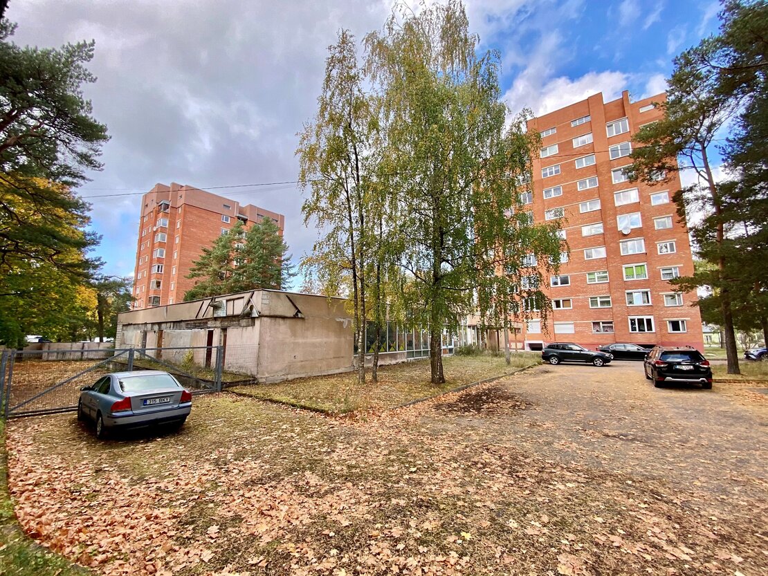 Kaubandus- ja laohoone 2592 m² ärimaal Narva-Jõesuus